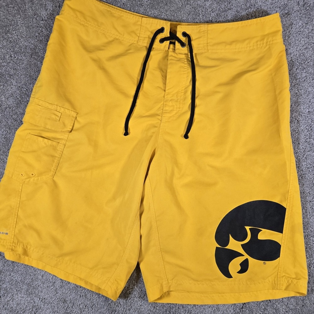 Columbia Omni Shade Iowa Hawkeyes Mens Medium Black Yellow Board Shorts NCAA